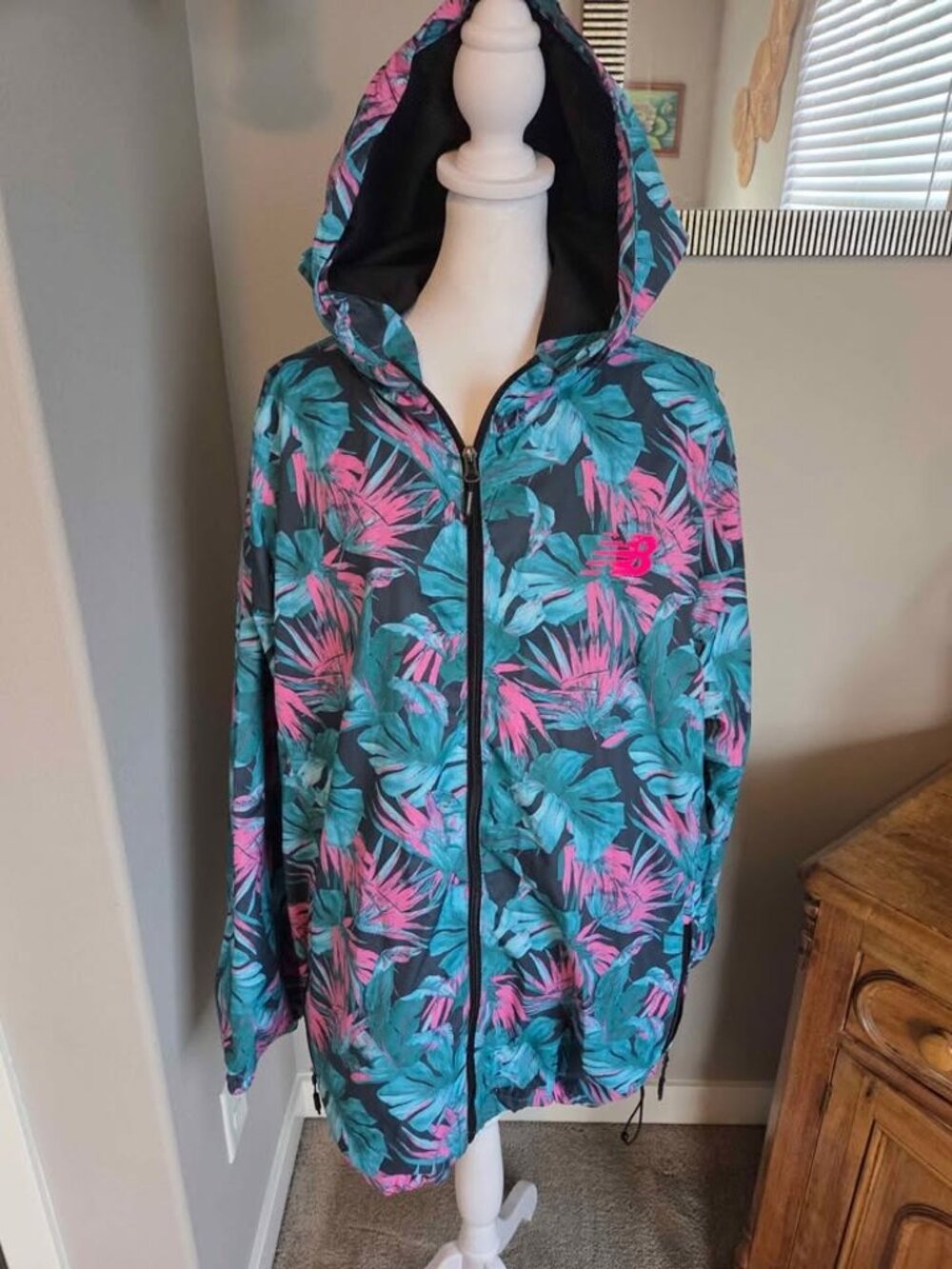 Womens New Balance Windbreaker 2X